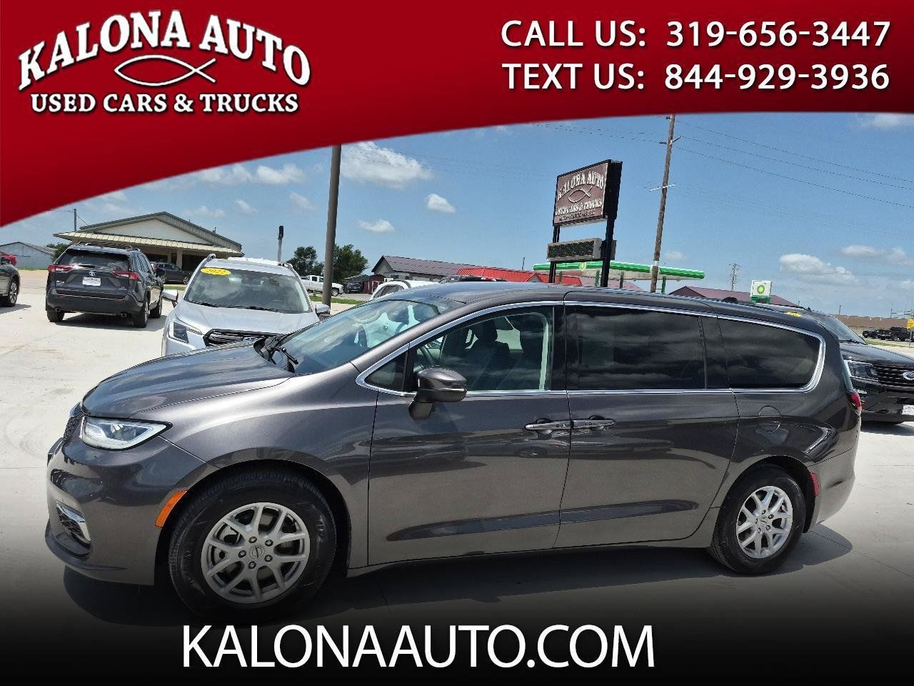 Used 2023 Chrysler Pacifica Touring-L FWD image 1