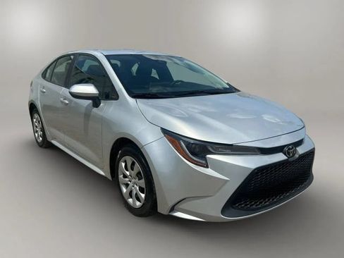 Used 2020 Toyota Corolla LE FWD image 3