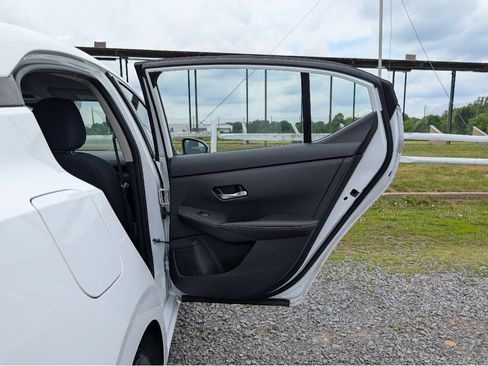 Used 2023 Nissan Sentra SV FWD image 12