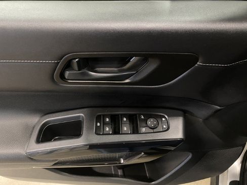 Used 2024 Nissan Pathfinder SV AWD/4WD image 27