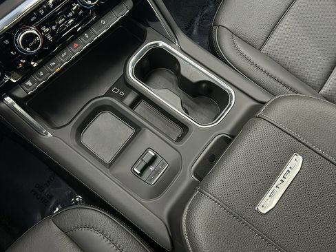 Used 2025 GMC Sierra 3500 Denali w/ Denali Reserve Package image 28