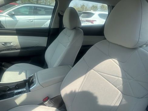 Used 2025 Hyundai Tucson SE image 10