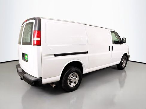 Used 2017 Chevrolet Express 2500 RWD image 10