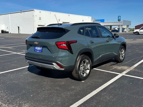 New 2025 Chevrolet Trax LT w/ LT Convenience Package image 7
