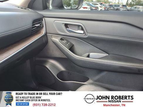 Used 2024 Nissan Rogue Platinum FWD image 8