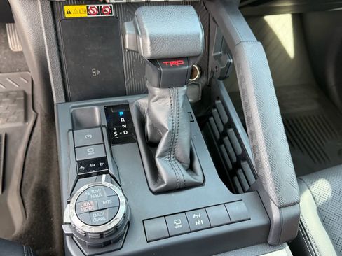 Used 2025 Toyota 4Runner TRD Off-Road Premium AWD/4WD image 15