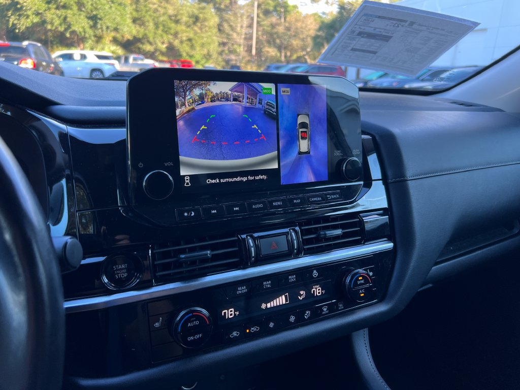 Used 2025 Nissan Pathfinder SL FWD image 19