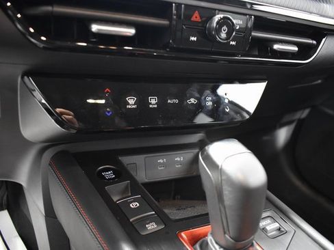 Certified 2025 Nissan Kicks SR image 17