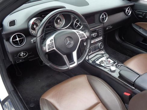 Used 2016 Mercedes-Benz SLK 300 image 5
