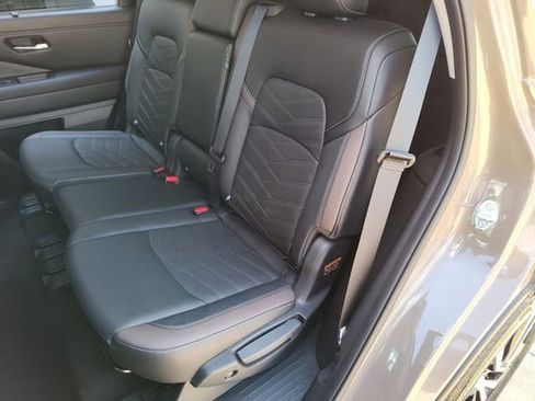 Used 2025 Nissan Pathfinder Platinum w/ Cargo Package image 29