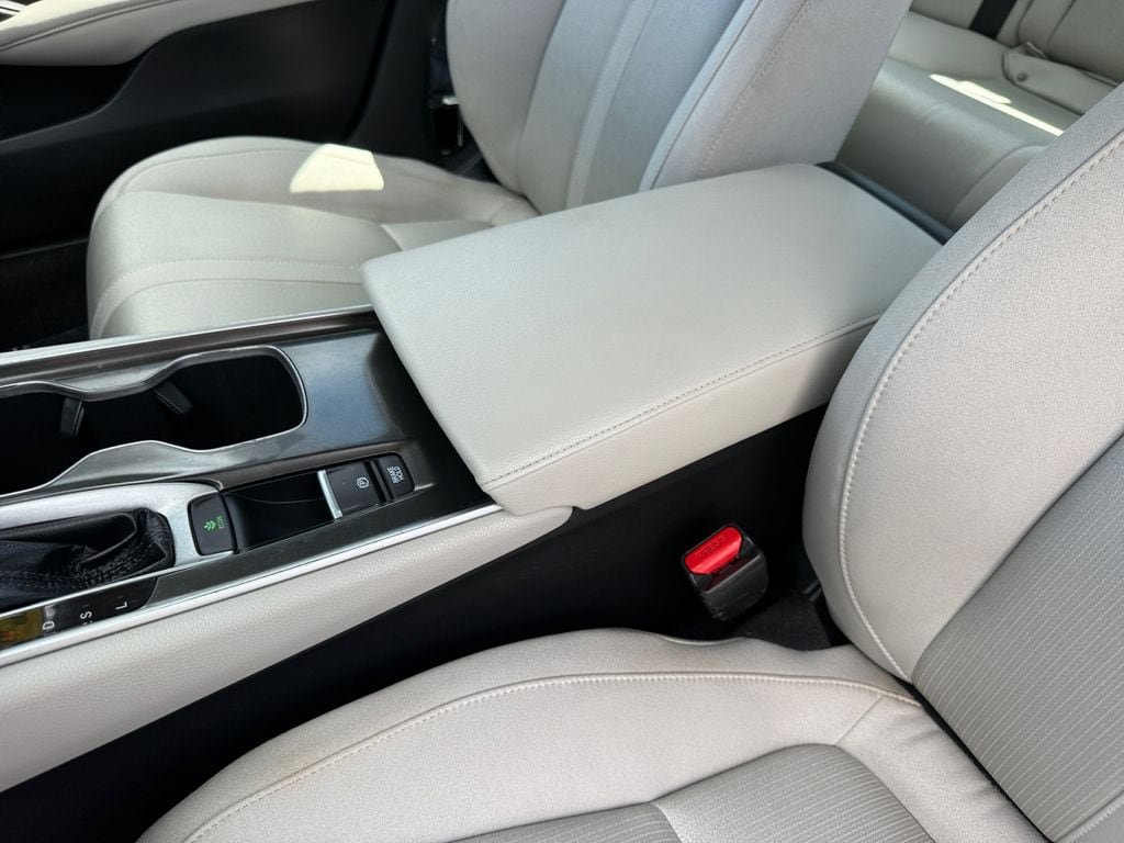 Used 2018 Honda Accord EX image 23