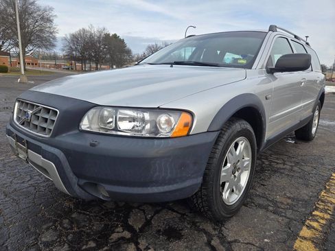 Used 2005 Volvo XC70 image 2