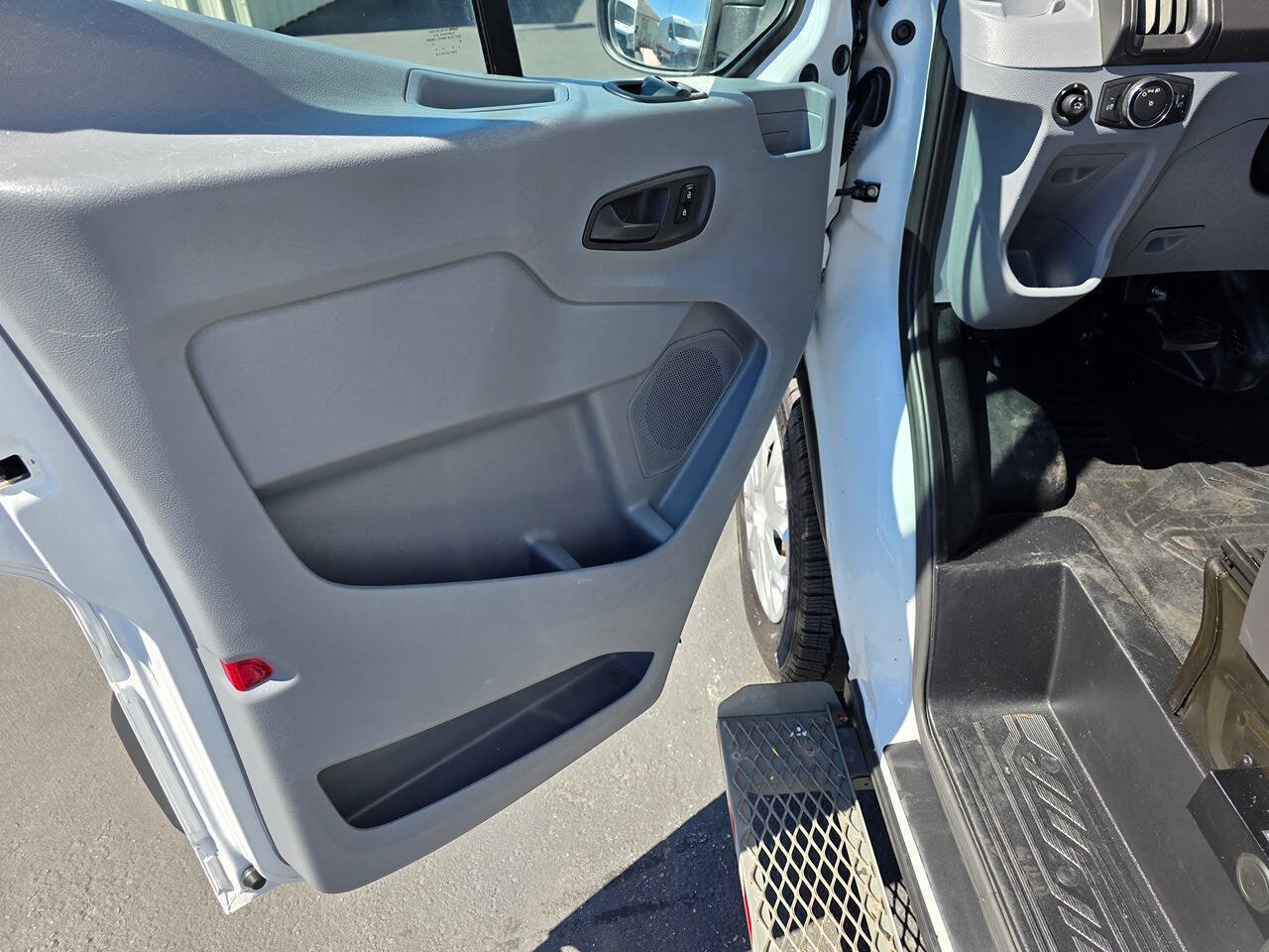 Used 2018 Ford Transit 150 XL RWD image 24