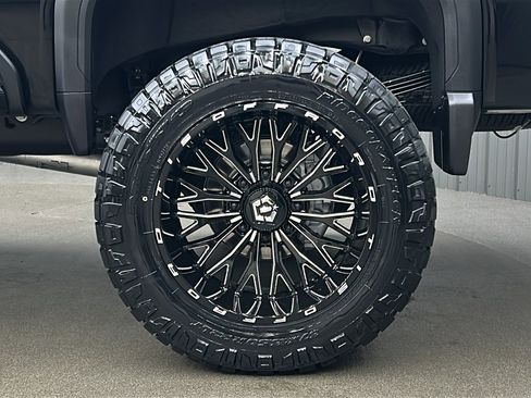 Used 2025 GMC Sierra 3500 Denali image 12