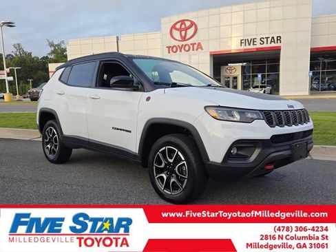 Used 2024 Jeep Compass Trailhawk AWD/4WD image 1
