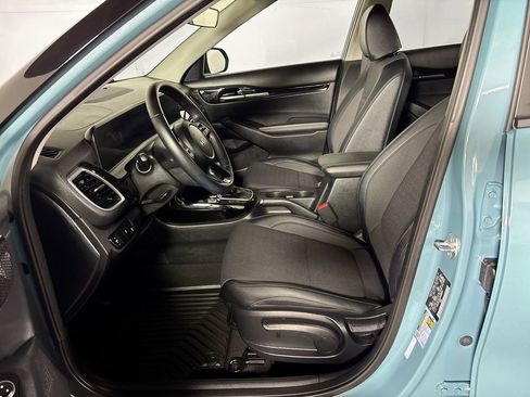 Used 2025 Kia Seltos S image 11