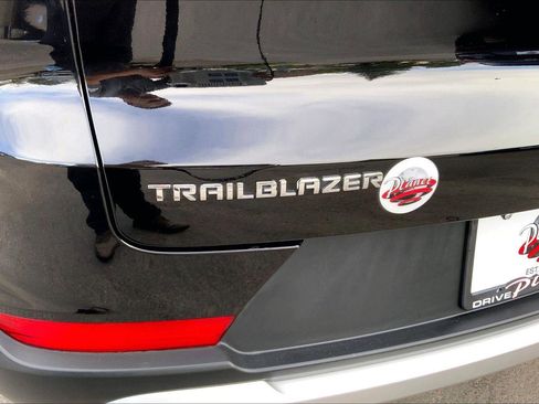 Used 2025 Chevrolet TrailBlazer LT FWD image 8