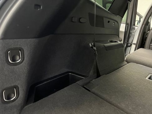 Used 2025 Cadillac XT6 Premium Luxury image 39