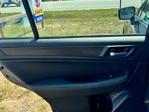 Used 2017 Subaru Legacy 2.5i Limited AWD/4WD image 14