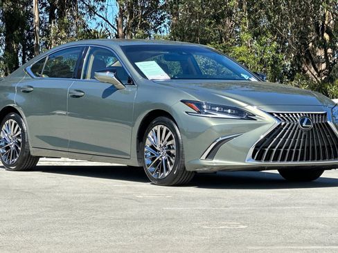 Used 2025 Lexus ES 300h ES 300h Luxury w/ Accessory Package (Z1) image 6