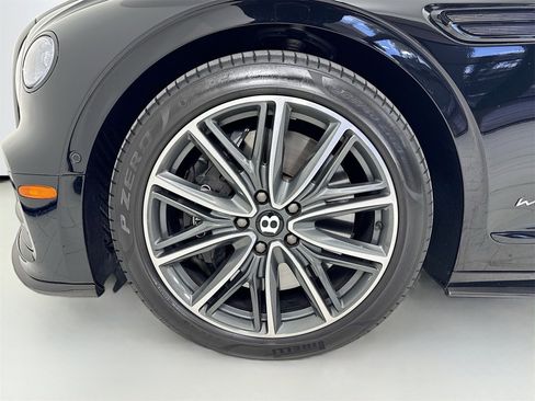 Certified 2022 Bentley Flying Spur W12 image 7