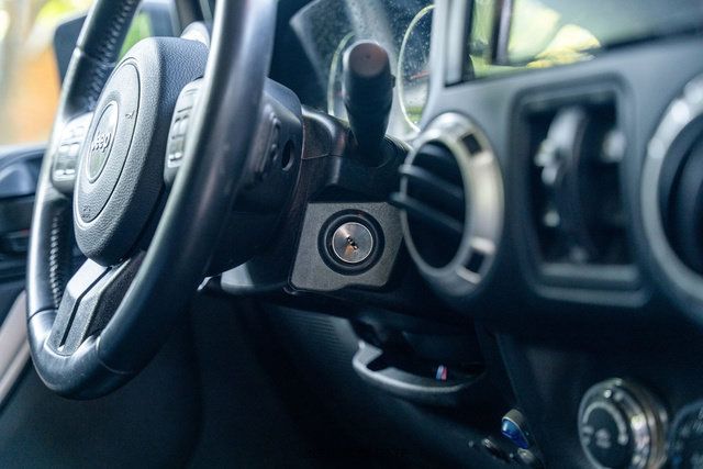 Used 2017 Jeep Wrangler Unlimited Rubicon w/ Connectivity Group AWD/4WD image 69