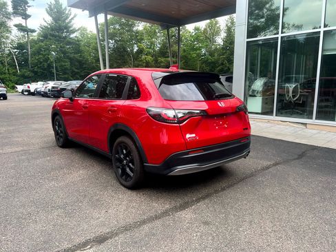 Used 2023 Honda HR-V Sport image 3