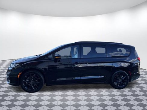 Used 2025 Chrysler Pacifica Limited FWD image 4