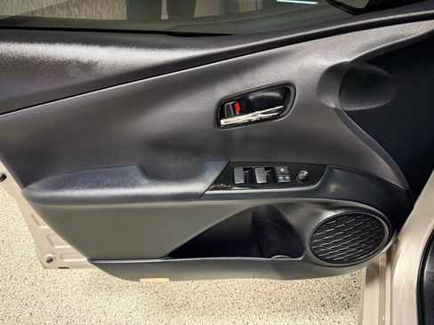 Used 2021 Toyota Prius Prime Limited image 10