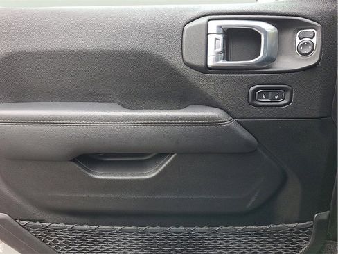 Used 2022 Jeep Wrangler Unlimited Sahara w/ Cold Weather Group image 13