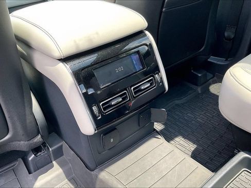 Used 2025 Lincoln Aviator Reserve w/ Equipment Group 201A AWD/4WD image 12