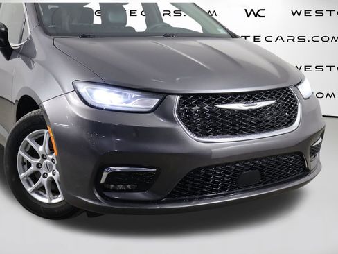 Used 2023 Chrysler Pacifica Touring-L FWD image 51