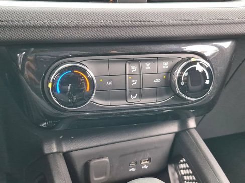 Used 2025 Chevrolet TrailBlazer LT AWD/4WD image 17
