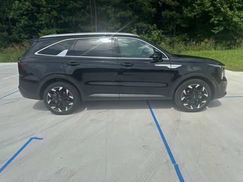 Used 2025 Kia Sorento EX w/ Panoramic Sunroof Package FWD image 3