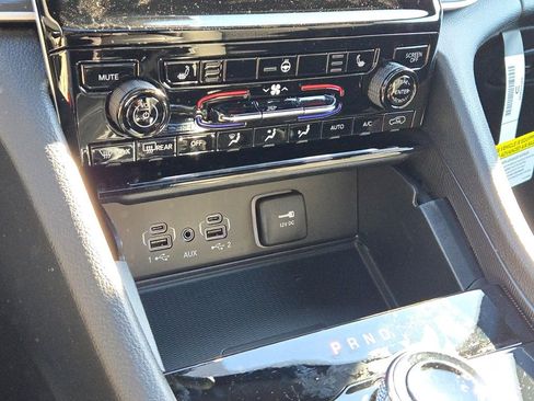 New 2025 Jeep Grand Cherokee Laredo X w/ Luxury Tech Group I image 29