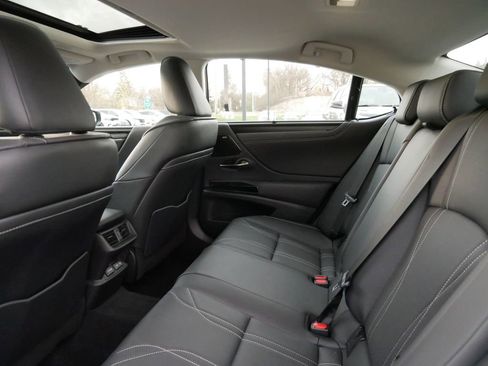 Used 2023 Lexus ES 300h Ultra Luxury w/ Accessory Package (Z2) image 11