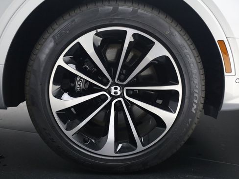 New 2025 Bentley Bentayga Extended Wheelbase image 13