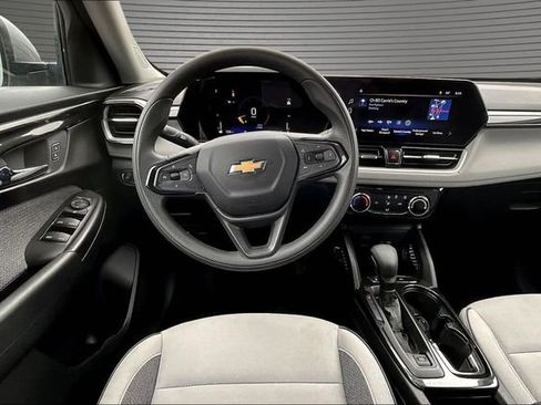 Used 2025 Chevrolet TrailBlazer LT FWD image 8