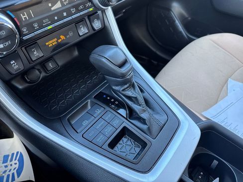 Used 2022 Toyota RAV4 XLE image 11