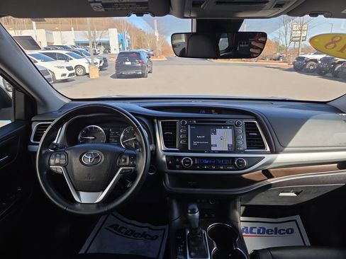 Used 2018 Toyota Highlander XLE image 14