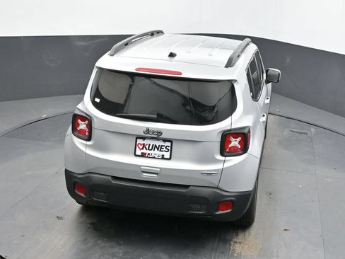 Used 2020 Jeep Renegade Latitude FWD image 11