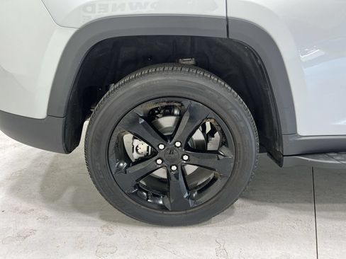 Used 2024 Jeep Grand Cherokee Altitude AWD/4WD image 16