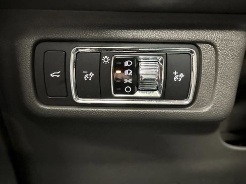 Used 2023 Lincoln Corsair AWD image 24