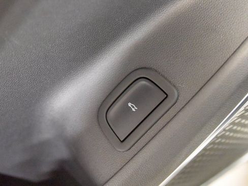 Used 2024 GMC Acadia Elevation image 17