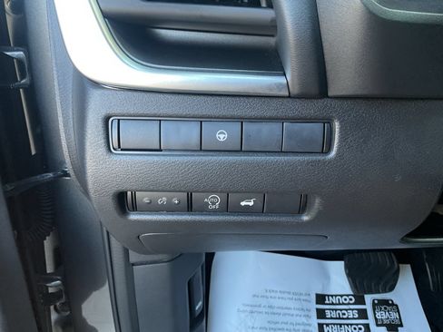 Used 2025 Nissan Rogue SV FWD image 19