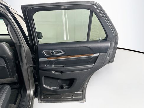 Used 2016 Ford Explorer Limited w/ Equipment Group 301A FWD image 31