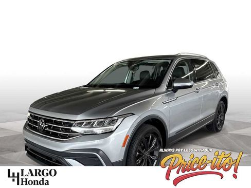 Used 2024 Volkswagen Tiguan SE FWD image 1