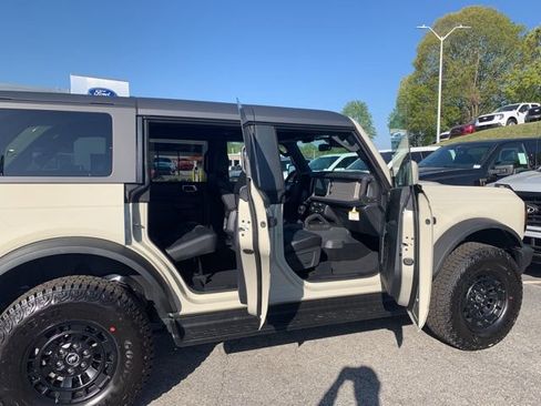 New 2026 Ford Bronco Outer Banks w/ Sasquatch Package AWD/4WD image 12