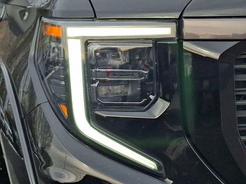 Used 2023 GMC Sierra 1500 AT4 w/ AT4 Premium Package image 9