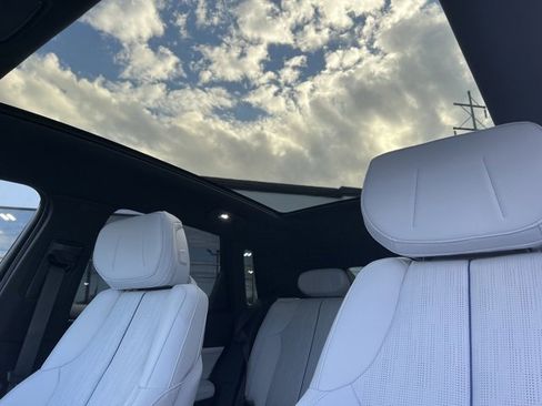 New 2024 Cadillac Lyriq Luxury image 17